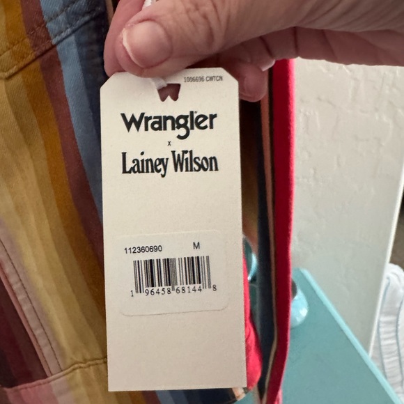 Lainey Wilson Wrangler Multicolor Striped Jacket with Pink, Red, Blue and Yellow - Picture 4 of 4